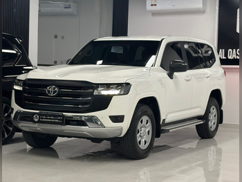 تويوتا  لاند كروزر  جي اكس  2025  اوتوماتيك  18,000 كم  6 سلندر  دفع رباعي  اس يو في  أبيض  تحت الضمان