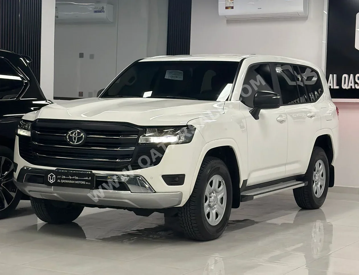 تويوتا  لاند كروزر  جي اكس  2025  اوتوماتيك  18,000 كم  6 سلندر  دفع رباعي  اس يو في  أبيض  تحت الضمان