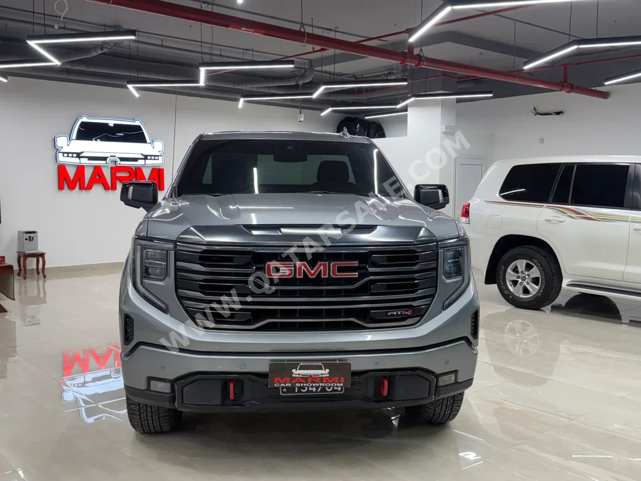 جي ام سي  سييرا  اي تي 4  2023  اوتوماتيك  60,000 كم  8 سلندر  دفع رباعي  بيكب  رمادي