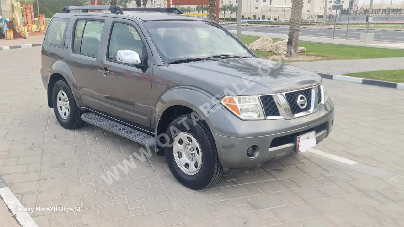 Nissan  Pathfinder  2006  Automatic  114,000 Km  6 Cylinder  Four Wheel Drive (4WD)  SUV  Dark Gray