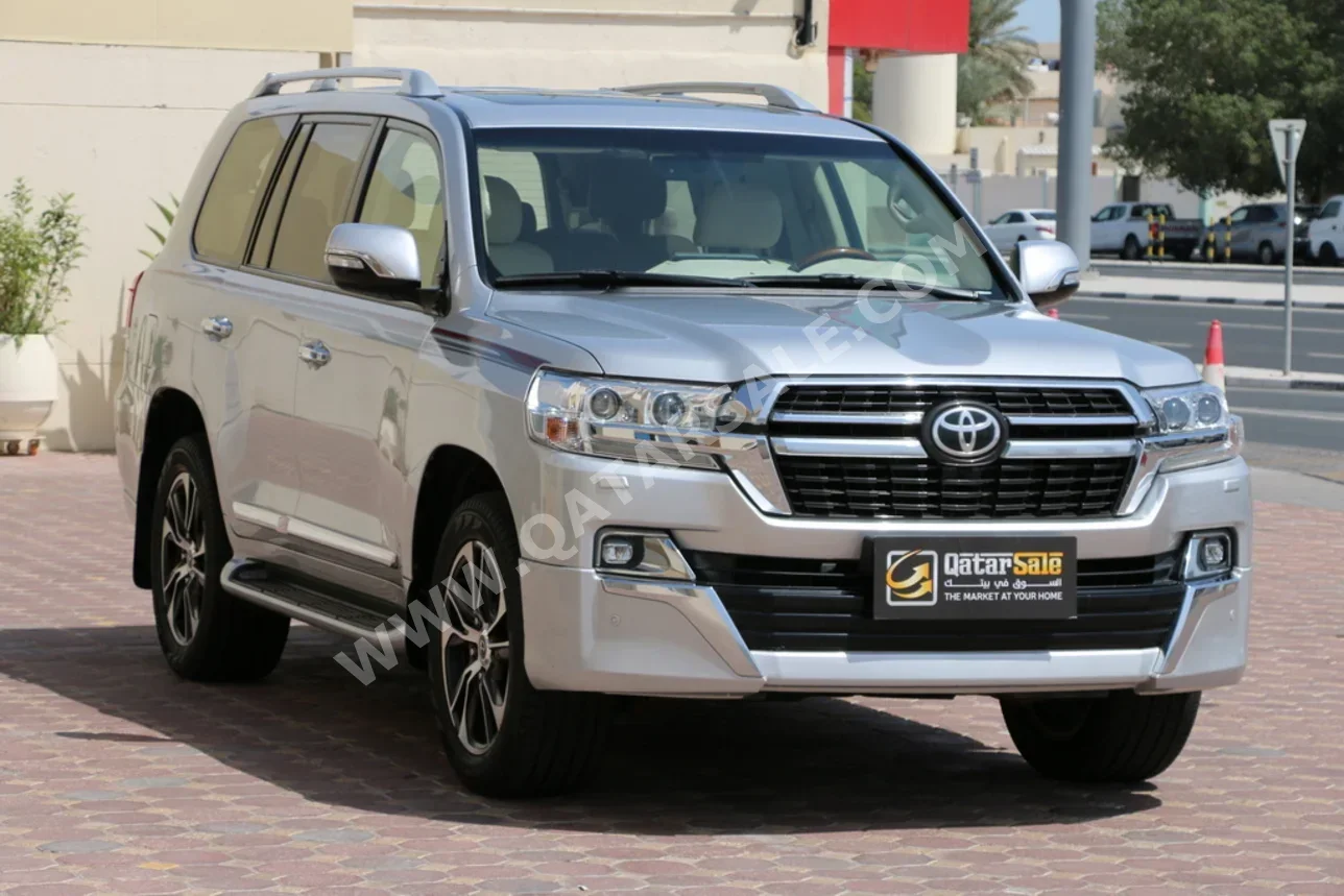 Toyota  Land Cruiser  GXR  2018  Automatic  115,000 Km  6 Cylinder  Four Wheel Drive (4WD)  SUV  Silver