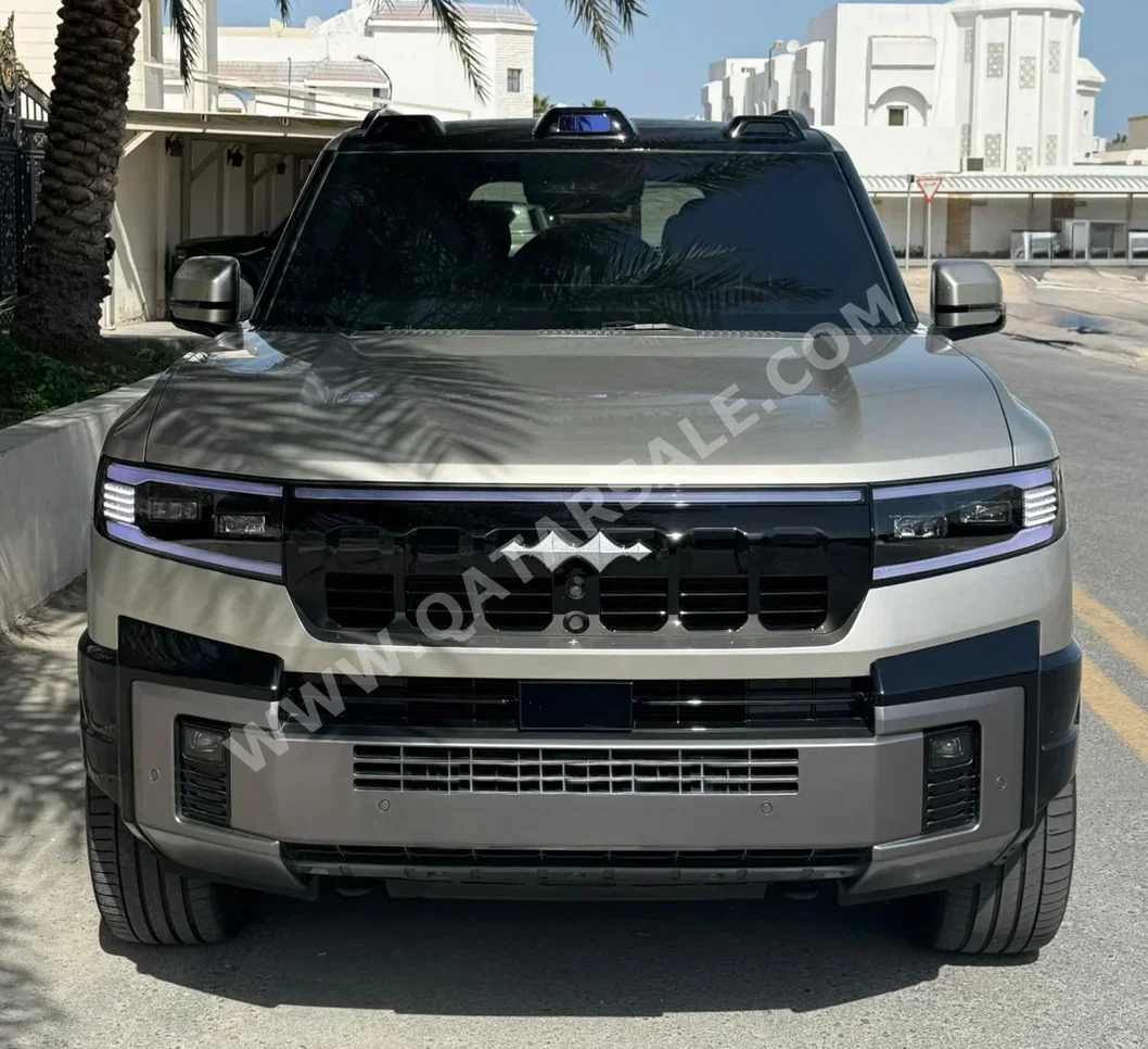 BYD  Leopard 8  Flagship  2025  Automatic  7,000 Km  4 Cylinder  All Wheel Drive (AWD)  SUV  Gold  With Warranty