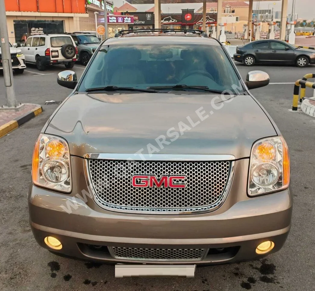 GMC  Yukon  SLT  2009  Automatic  121,000 Km  8 Cylinder  Four Wheel Drive (4WD)  SUV  Gray