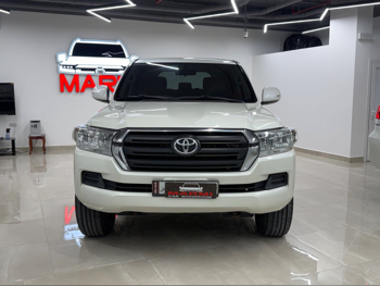 تويوتا  لاند كروزر  جي  2016  اوتوماتيك  348,000 كم  6 سلندر  دفع رباعي  اس يو في  أبيض