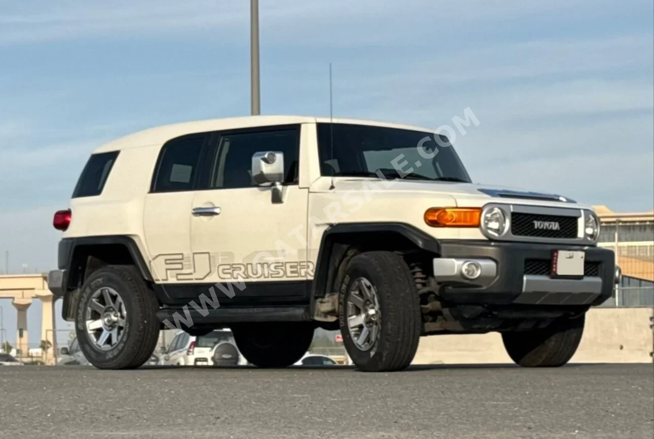 Toyota  FJ Cruiser  2019  Automatic  186,000 Km  6 Cylinder  Four Wheel Drive (4WD)  SUV  White
