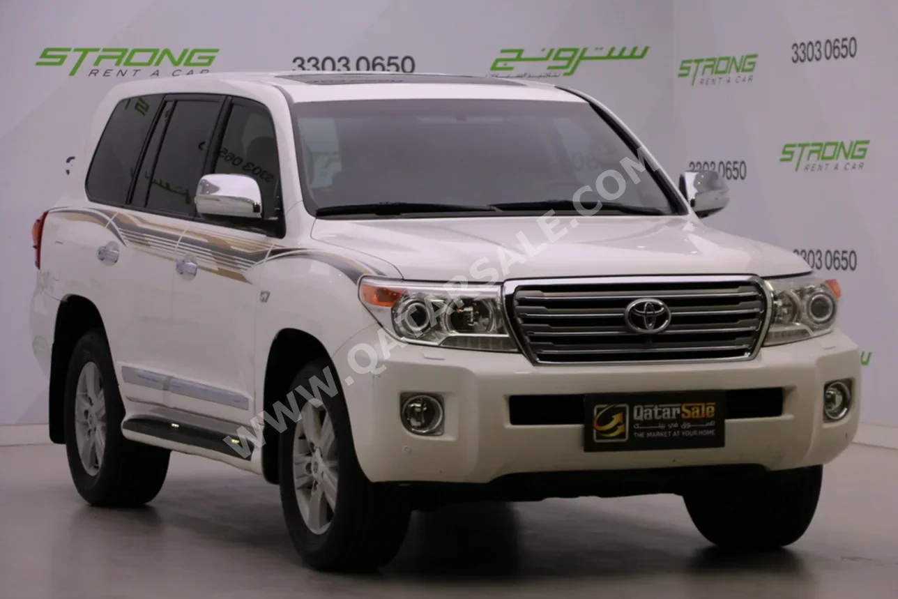Toyota  Land Cruiser  VXR  2014  Automatic  64,000 Km  8 Cylinder  Four Wheel Drive (4WD)  SUV  White