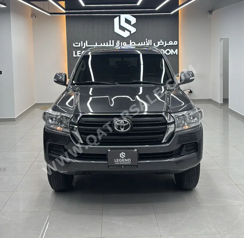 تويوتا  لاند كروزر  جي  2020  اوتوماتيك  191,000 كم  6 سلندر  دفع رباعي  اس يو في  رمادي