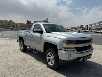 Chevrolet  Silverado  2017  Automatic  180,000 Km  8 Cylinder  Four Wheel Drive (4WD)  Pick Up  Silver