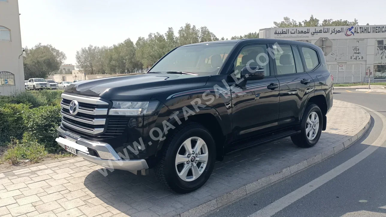 تويوتا  لاند كروزر  جي اكس ار توين توربو  2022  اوتوماتيك  90,000 كم  6 سلندر  دفع رباعي  اس يو في  أسود