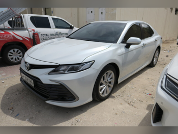 تويوتا  كامري  جي ال اي  2024  اوتوماتيك  39,000 كم  4 سلندر  سحب امامي  سيدان  أبيض  تحت الضمان