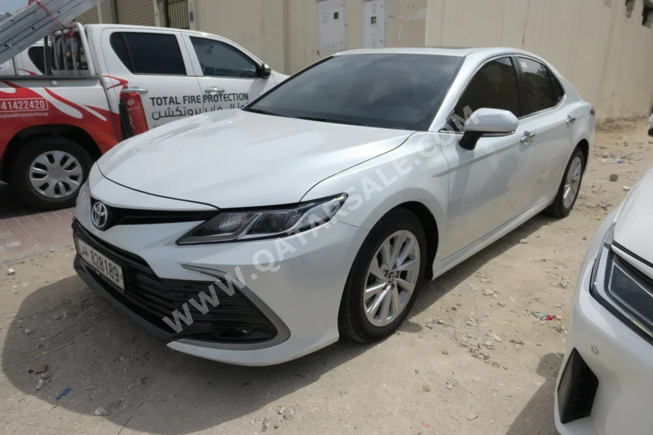 Toyota  Camry  GLE  2024  Automatic  39,000 Km  4 Cylinder  Front Wheel Drive (FWD)  Sedan  White  With Warranty