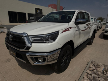 Toyota  Hilux  SR5  2026  Automatic  0 Km  4 Cylinder  Four Wheel Drive (4WD)  Pick Up  White  With Warranty