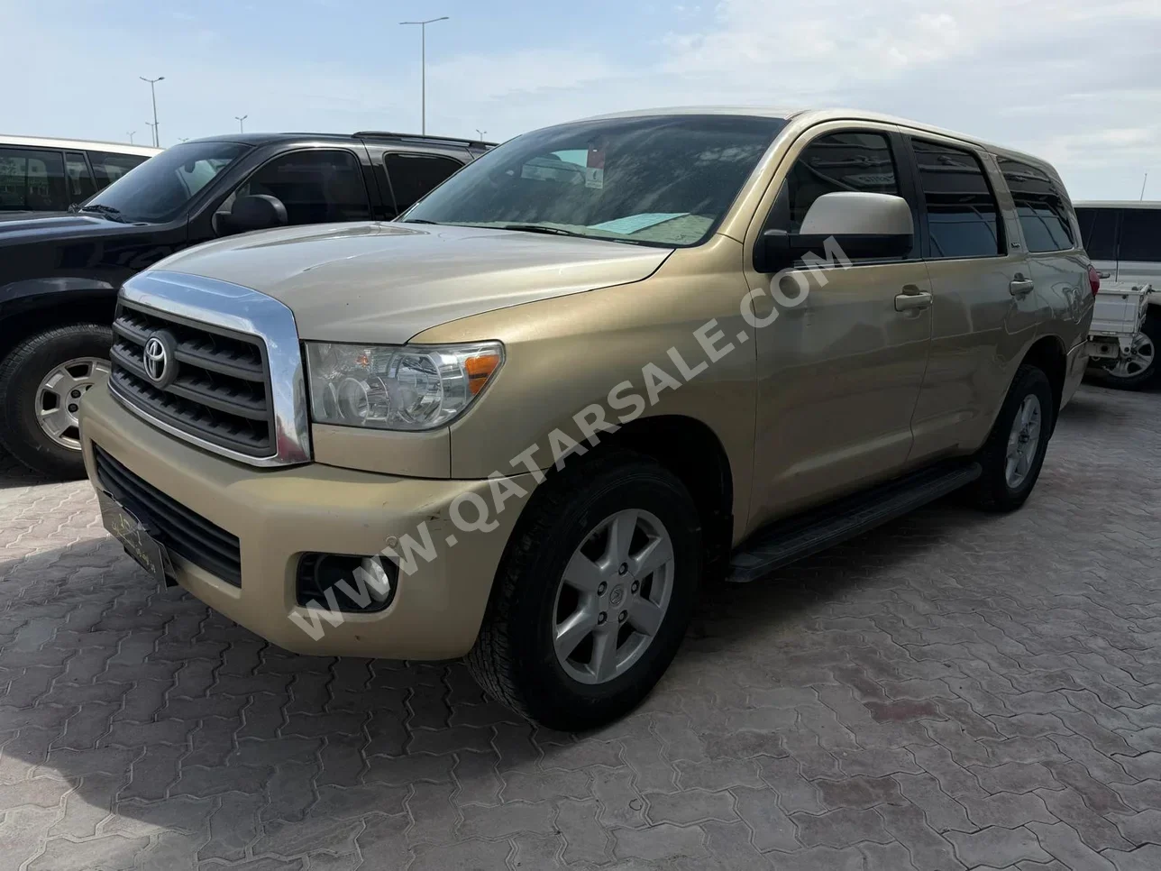 Toyota  Sequoia  SR5  2011  Automatic  390,000 Km  8 Cylinder  Four Wheel Drive (4WD)  SUV  Gold