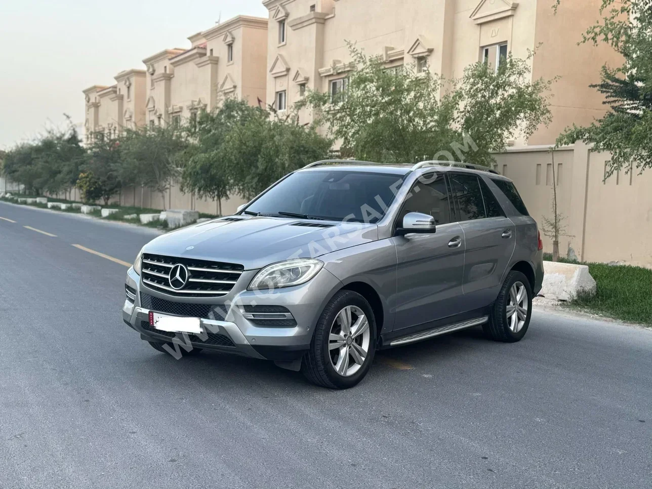 مرسيدس - بنز  ام ال  400  2014  اوتوماتيك  110,000 كم  6 سلندر  دفع رباعي  اس يو في  رمادي