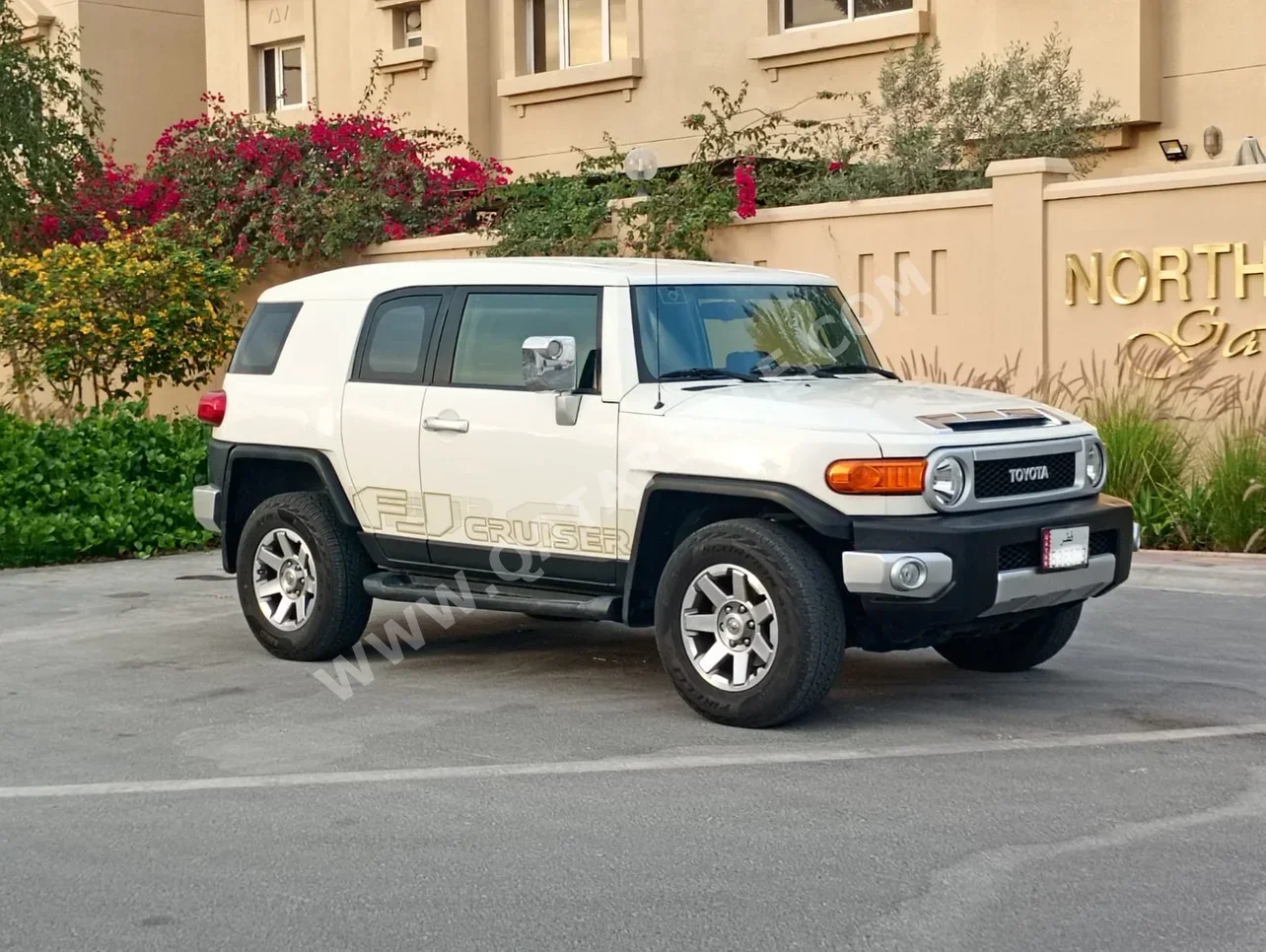 Toyota  FJ Cruiser  2020  Automatic  147,000 Km  6 Cylinder  Four Wheel Drive (4WD)  SUV  White