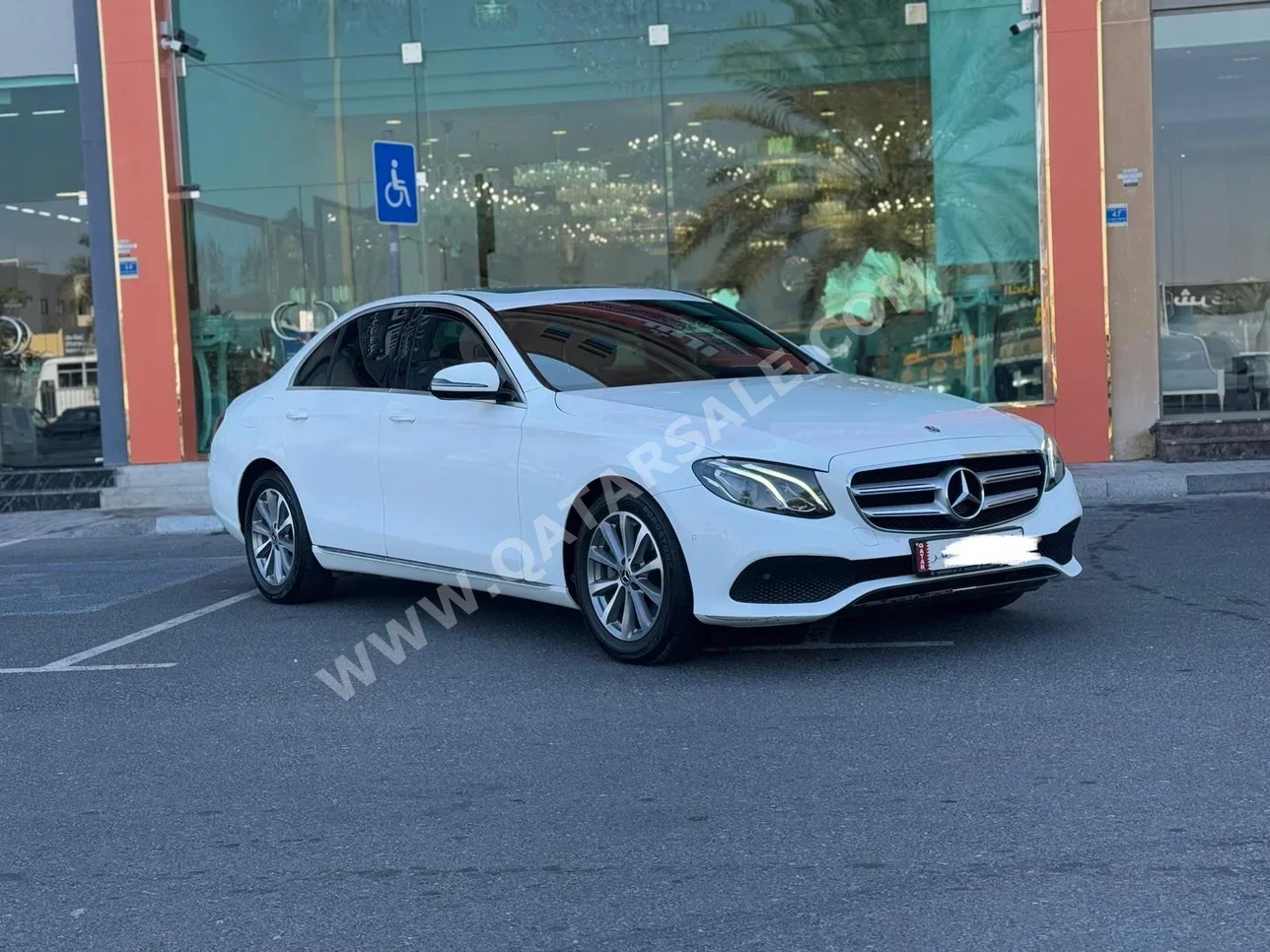 مرسيدس - بنز  اي - كلاس  200  2019  اوتوماتيك  40,000 كم  4 سلندر  دفع خلفي  سيدان  أبيض