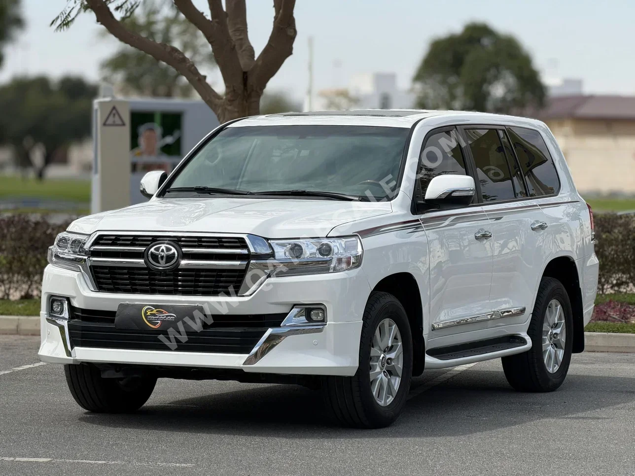 Toyota  Land Cruiser  GXR  2016  Automatic  245,000 Km  8 Cylinder  Four Wheel Drive (4WD)  SUV  White