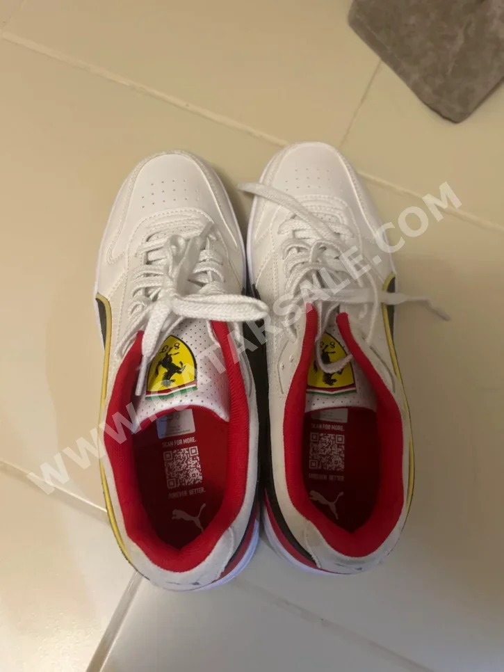 Shoes Puma  White Size 42  China  Men
