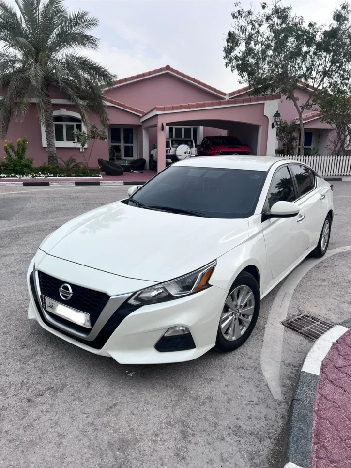 Nissan  Altima  2.5 SL  2020  Automatic  52,000 Km  4 Cylinder  Front Wheel Drive (FWD)  Sedan  White