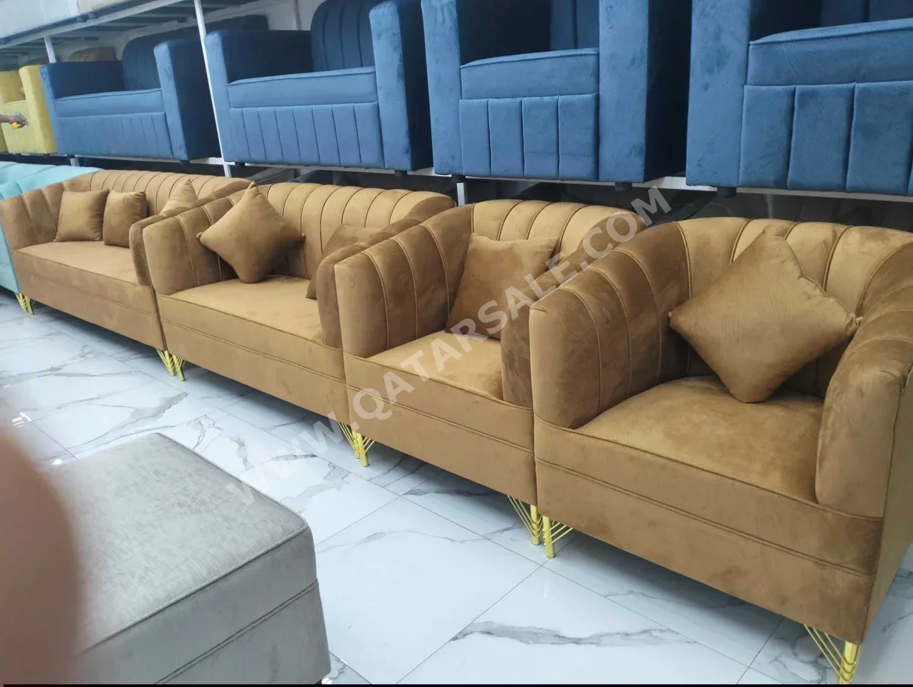 الأرائك والكنب والكراسي لايف ستايل  طقم كنب  - قماش  - بني داكن وذهبي
