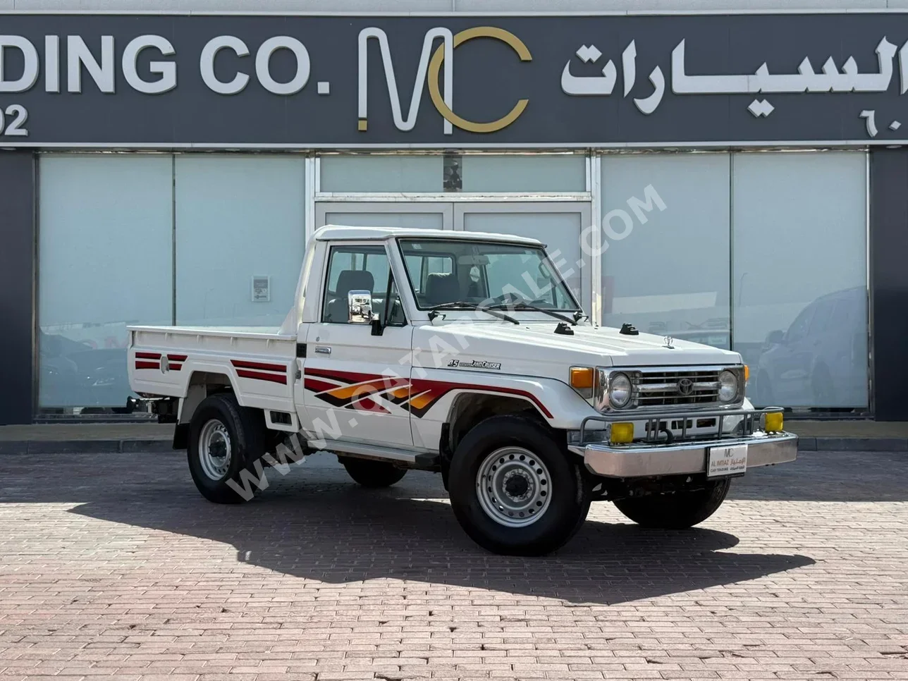 تويوتا  لاند كروزر  ال اكس  1997  عادي  150,000 كم  6 سلندر  دفع رباعي  بيكب  أبيض