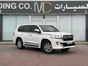 Toyota  Land Cruiser  GXR  2016  Automatic  247,000 Km  8 Cylinder  Four Wheel Drive (4WD)  SUV  White