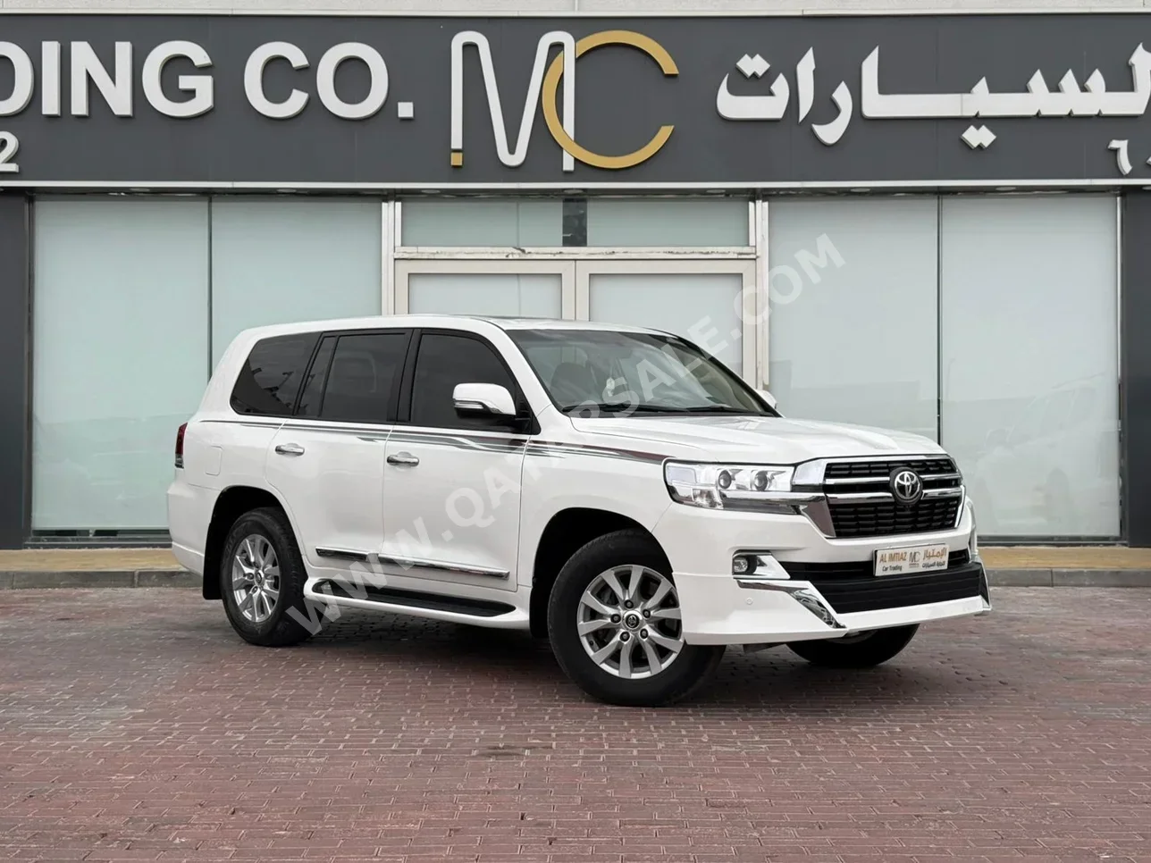 Toyota  Land Cruiser  GXR  2016  Automatic  247,000 Km  8 Cylinder  Four Wheel Drive (4WD)  SUV  White