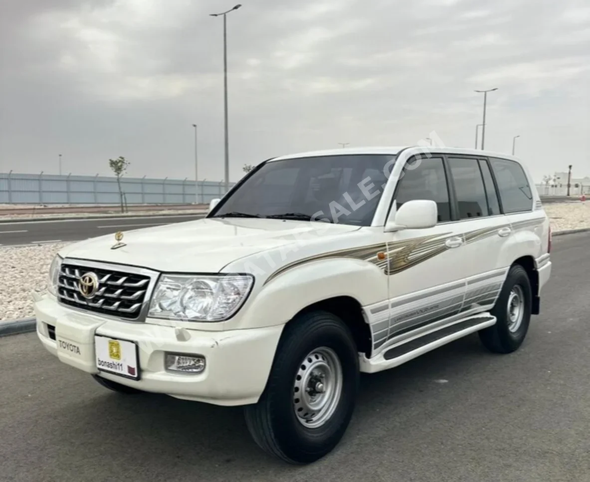 Toyota  Land Cruiser  VXR  2007  Manual  450,000 Km  8 Cylinder  Four Wheel Drive (4WD)  SUV  Pearl