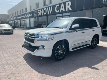 Toyota  Land Cruiser  GXR  2019  Automatic  255,000 Km  8 Cylinder  Four Wheel Drive (4WD)  SUV  White
