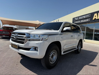 Toyota  Land Cruiser  VXR  2019  Automatic  107,000 Km  8 Cylinder  Four Wheel Drive (4WD)  SUV  White