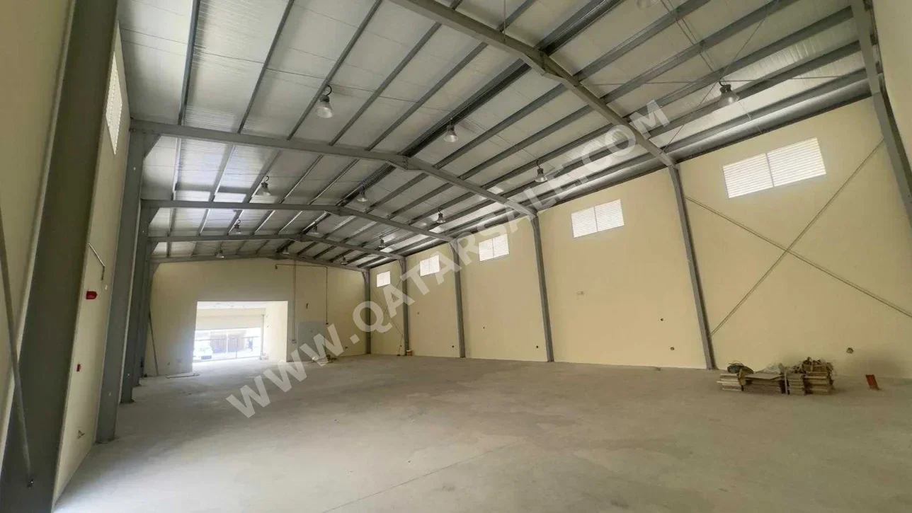 Warehouses & Stores - Al Wakrah  - Wadi Aba Seleel  -Area Size: 1000 Square Meter