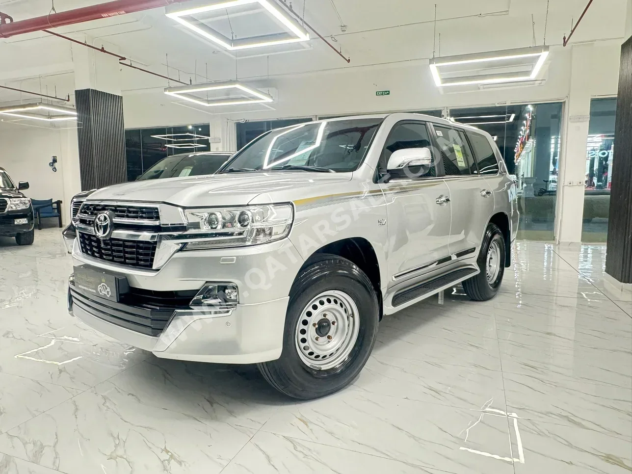 Toyota  Land Cruiser  VXR  2021  Automatic  106,000 Km  8 Cylinder  Four Wheel Drive (4WD)  SUV  Silver