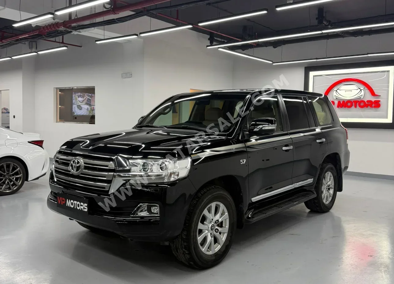 Toyota  Land Cruiser  VXR  2018  Automatic  290,000 Km  8 Cylinder  Four Wheel Drive (4WD)  SUV  Black