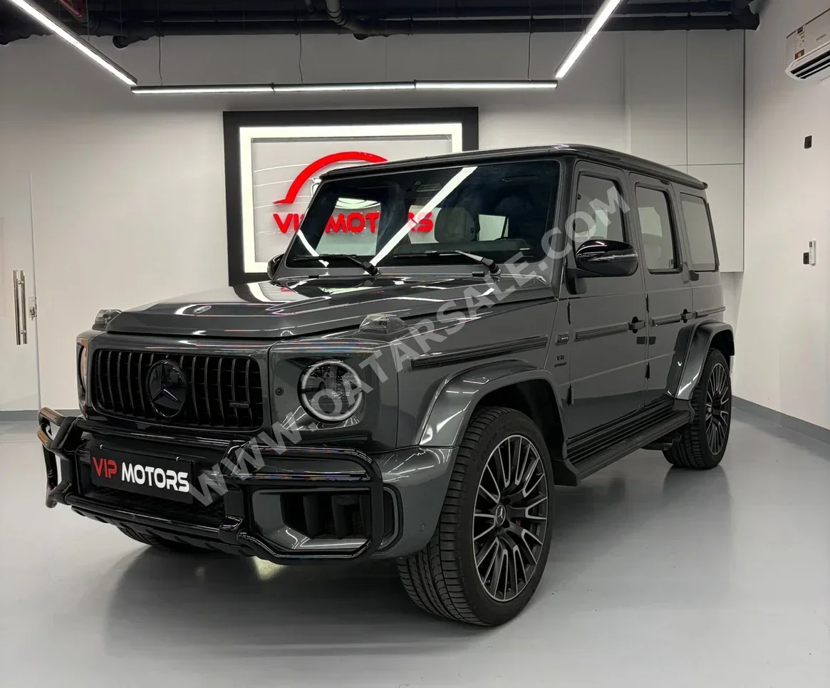 مرسيدس - بنز  جي - كلاس  63 اي ام جي  2025  اوتوماتيك  25,000 كم  8 سلندر  دفع رباعي  اس يو في  رمادي  تحت الضمان
