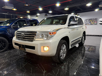 Toyota  Land Cruiser  VXR  2014  Automatic  275,000 Km  8 Cylinder  Four Wheel Drive (4WD)  SUV  White