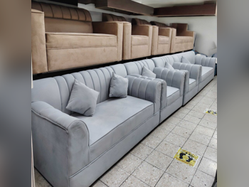 الأرائك والكنب والكراسي لايف ستايل  طقم كنب  - قماش  - متعدد الألوان