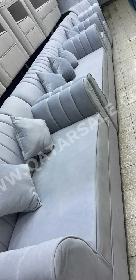 الأرائك والكنب والكراسي لايف ستايل  طقم كنب  - قماش  - اللون الرمادي