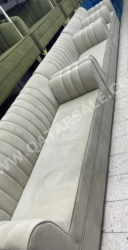 الأرائك والكنب والكراسي لايف ستايل  طقم كنب  - قماش  - اللون البيج