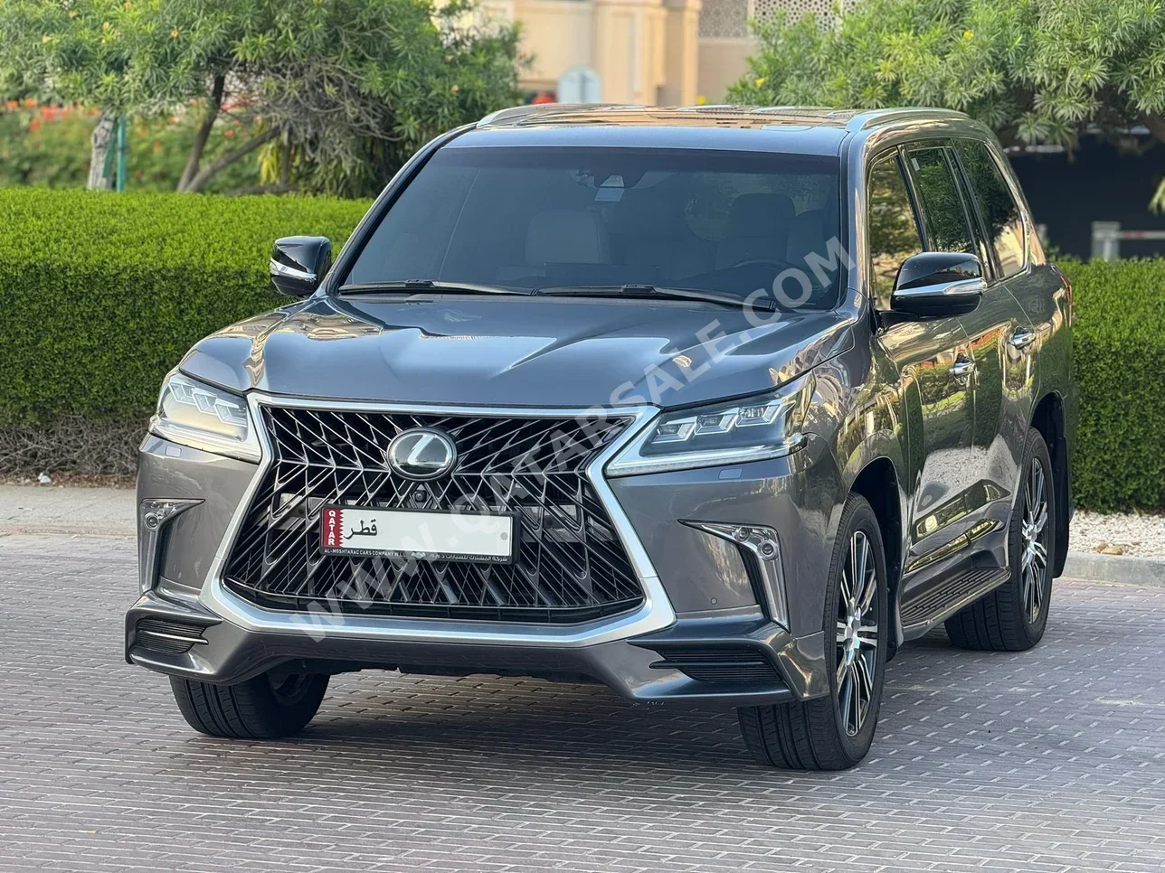 Lexus  LX  570  2019  Automatic  186,000 Km  8 Cylinder  Four Wheel Drive (4WD)  SUV  Gray
