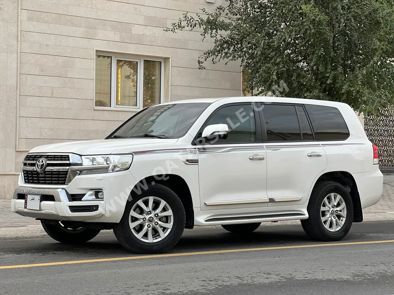 Toyota  Land Cruiser  GXR  2021  Automatic  247,000 Km  8 Cylinder  Four Wheel Drive (4WD)  SUV  White