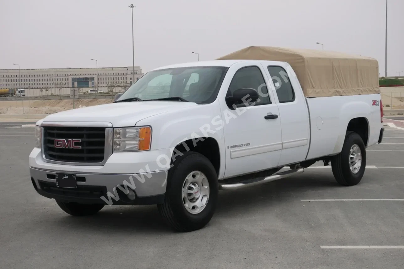 GMC  Sierra  2500 HD  2008  Automatic  63,000 Km  8 Cylinder  Four Wheel Drive (4WD)  Pick Up  White
