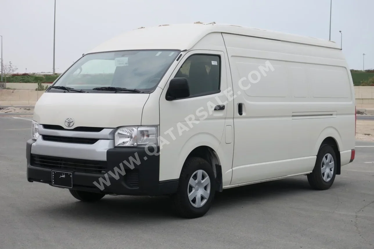 Toyota  Hiace  2016  Manual  2,800 Km  4 Cylinder  Rear Wheel Drive (RWD)  Van / Bus  White