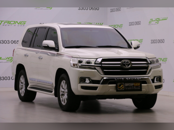 تويوتا  لاند كروزر  جي اكس ار  2020  اوتوماتيك  187,500 كم  8 سلندر  دفع رباعي  اس يو في  أبيض