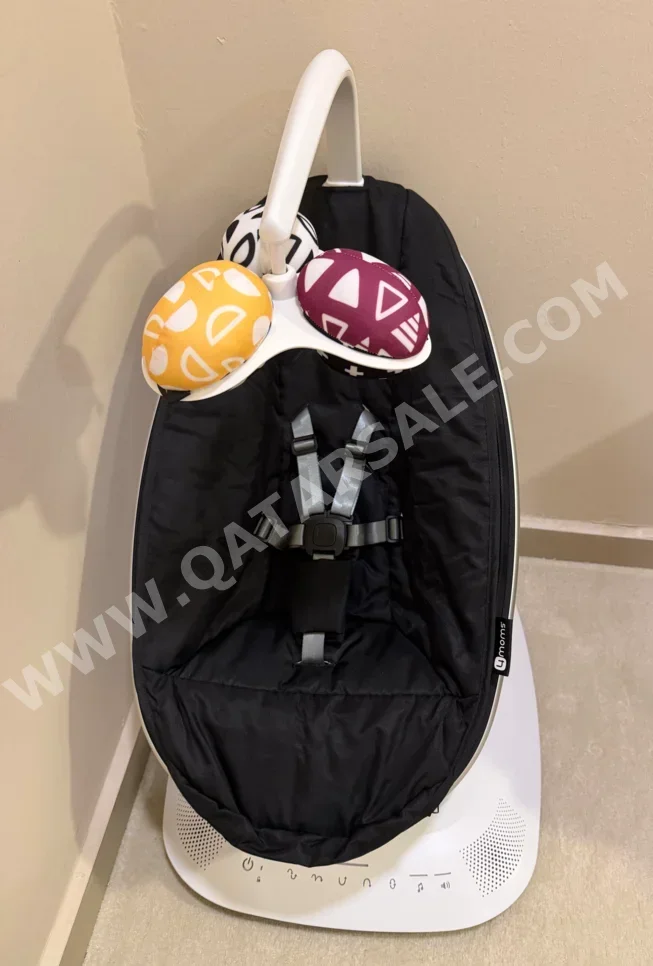 مقعد الطفل / الكراسي الهزازة والأراجيح