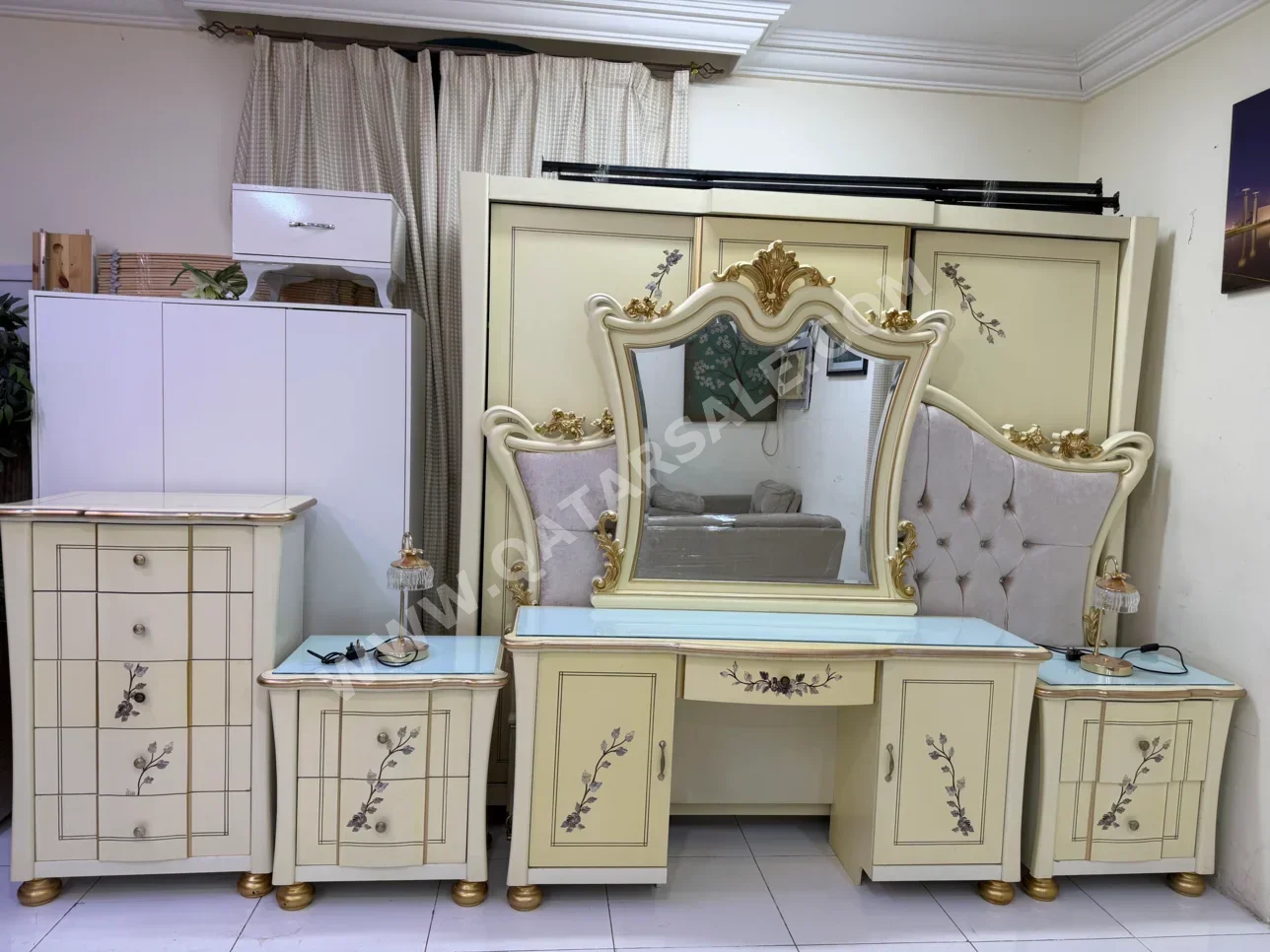 أطقم غرف نوم