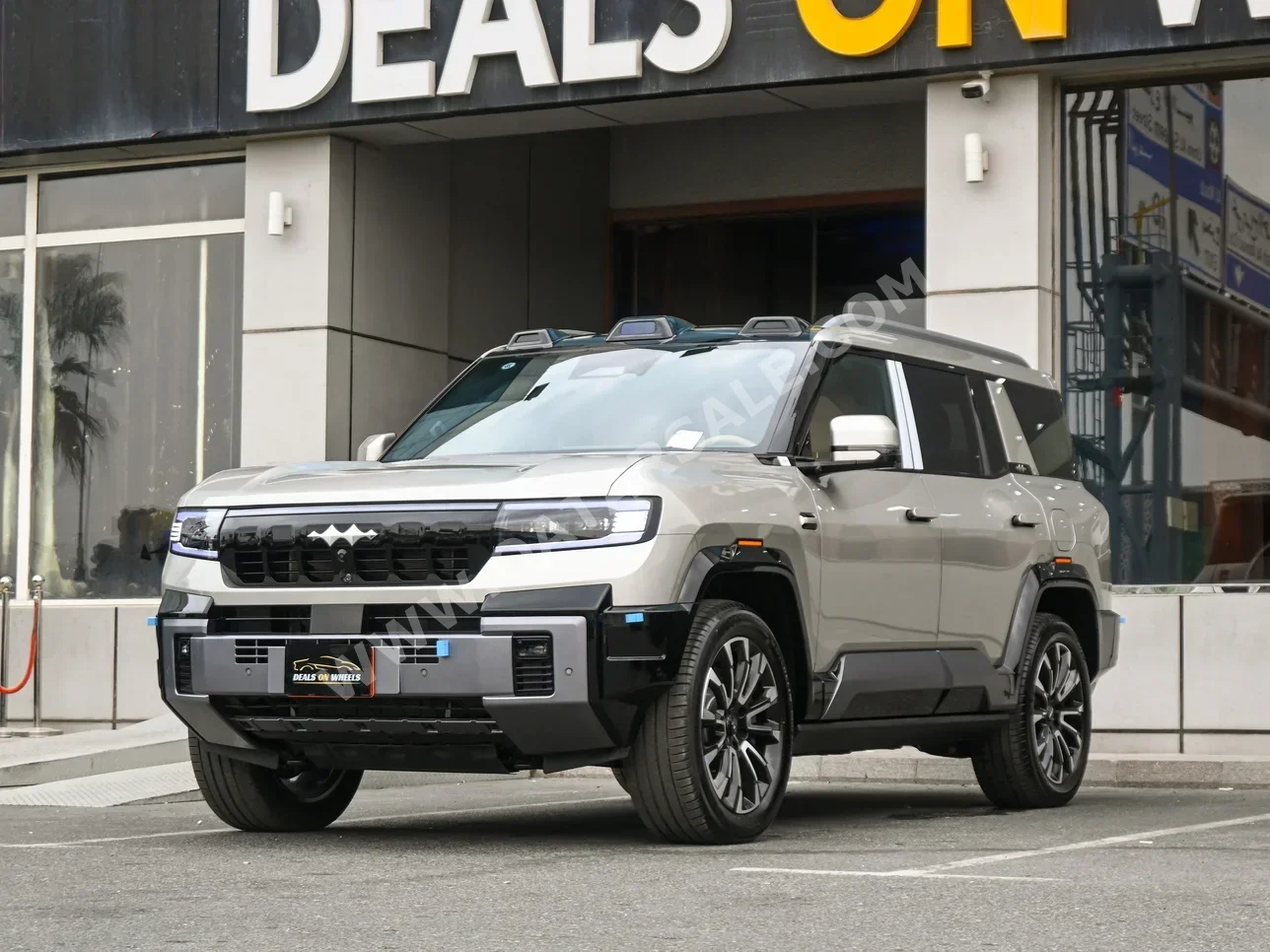 بي واي دي  ليوبارد 8  فلاك شب  2025  اوتوماتيك  0 كم  4 سلندر  دفع رباعي  اس يو في  ذهبي