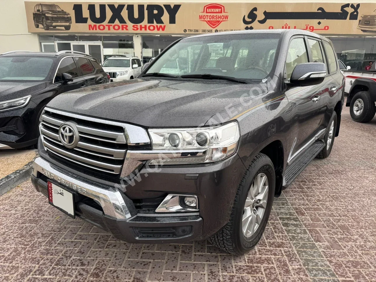 Toyota Land Cruiser GXR 2018 Automatic 107,000 Km 8 Cylinder Four Wheel Drive (4WD) SUV Gray