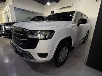 تويوتا  لاند كروزر  جي اكس  2022  اوتوماتيك  84,000 كم  6 سلندر  دفع رباعي  اس يو في  أبيض