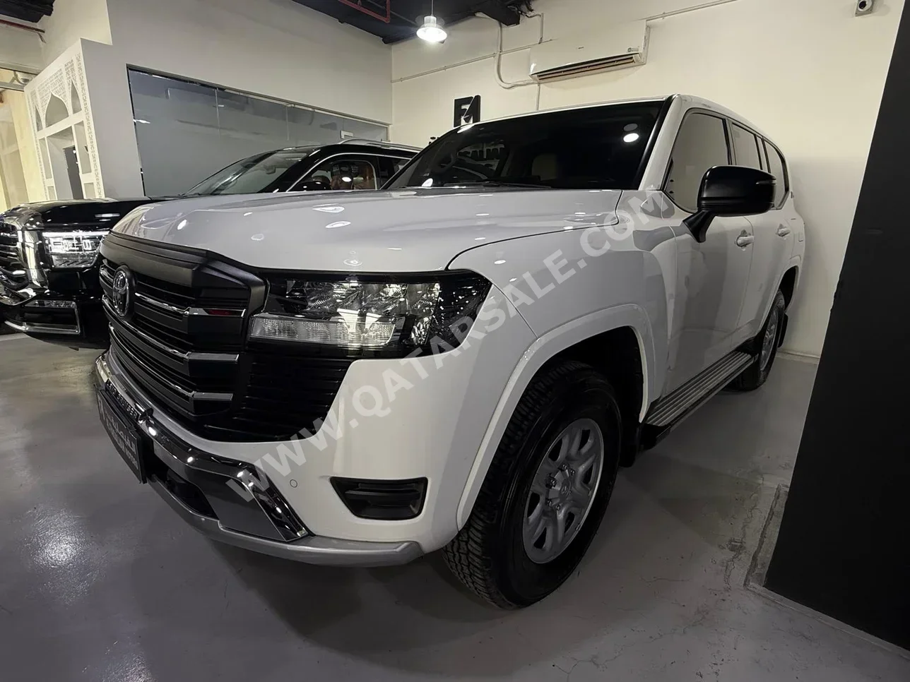 تويوتا  لاند كروزر  جي اكس  2022  اوتوماتيك  84,000 كم  6 سلندر  دفع رباعي  اس يو في  أبيض