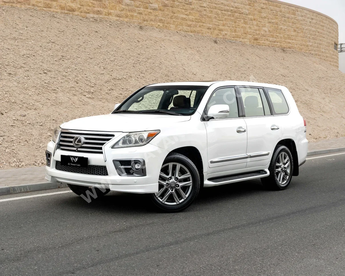 لكزس ال اكس 570 اس 2014 اوتوماتيك 99,000 كم 8 سلندر دفع رباعي اس يو في أبيض